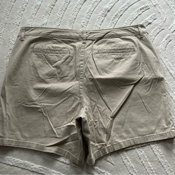 St. John’s Bay | Beige Shorts | 7” - Picture 4 of 5